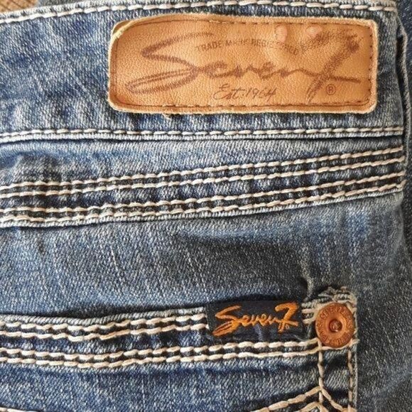 Seven7 Womens Jeans Size 12 Blue Mid Rise Straight Legged Embroidered Pockets - Picture 5 of 8